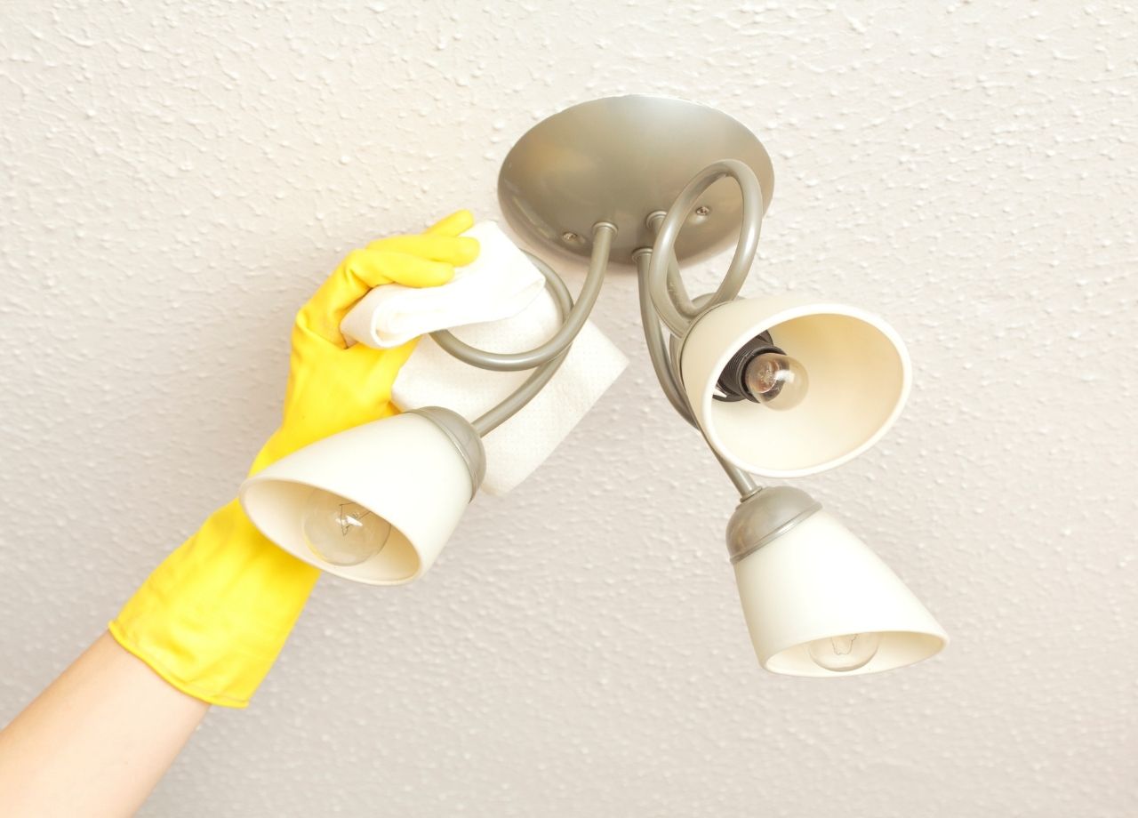 light fixtures cleaning